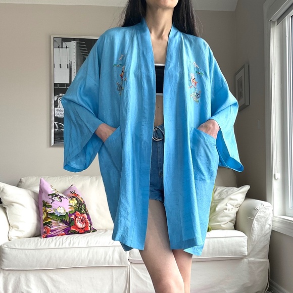 100%silk robe with scenic embroidery on front and back - Picture 3 of 16